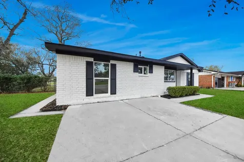 101 Talisman Street Lake Jackson TX 77566