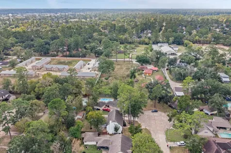1123 Suwanee Lane Houston TX 77090