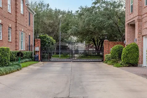1915 Woodbury Street Houston TX 77030