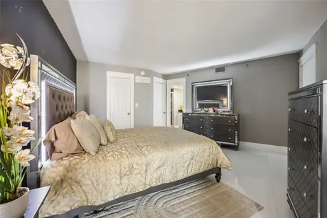 3525 Sage Road 1713 Houston TX 77056