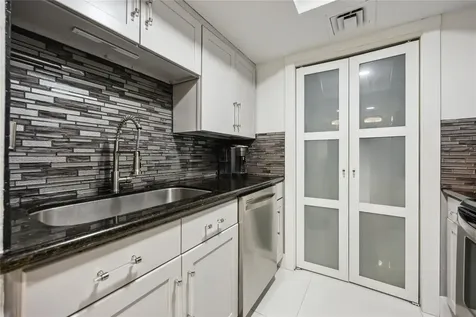 3525 Sage Road 1713 Houston TX 77056