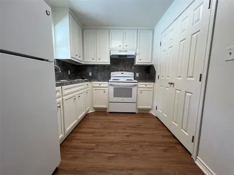 1231 Sycamore Avenue A Huntsville TX 77340