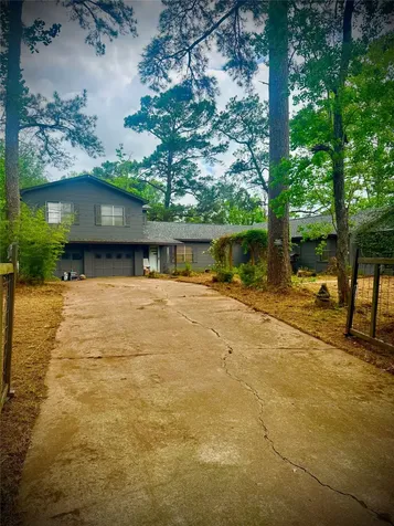 1556 County Road 2042 Hull TX 77564
