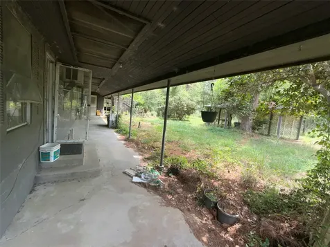 1556 County Road 2042 Hull TX 77564
