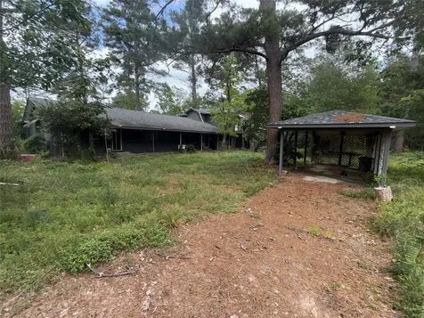 1556 County Road 2042 Hull TX 77564