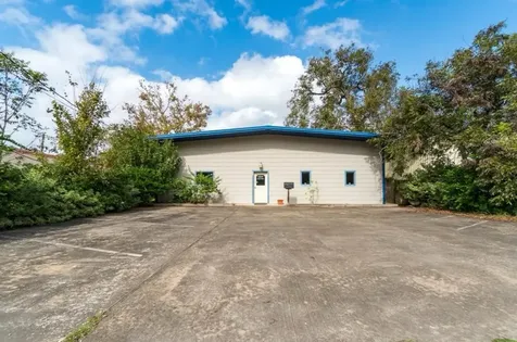 224 E Main Street Clute TX 77531