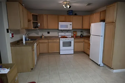 224 E Main Street Clute TX 77531