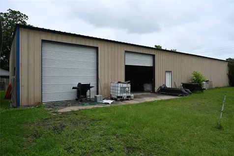 224 E Main Street Clute TX 77531