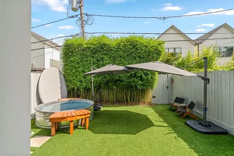 804 Aurora Street Houston TX 77009