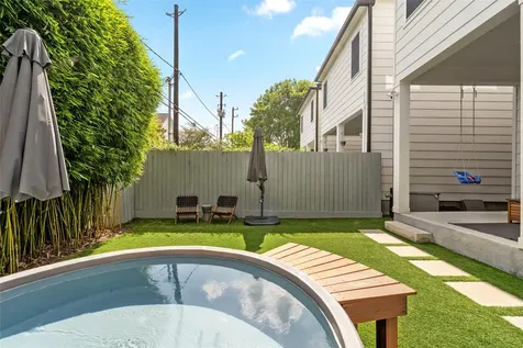 804 Aurora Street Houston TX 77009