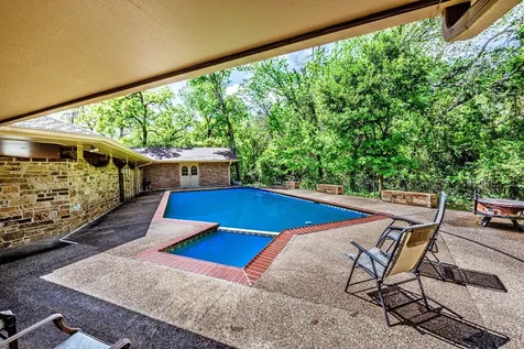 1100 Broadmoor Drive Bryan TX 77802