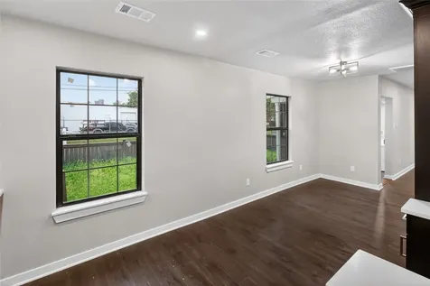 428 Van Molan Street Houston TX 77022