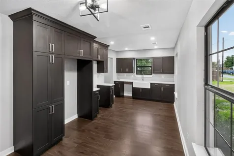 428 Van Molan Street Houston TX 77022