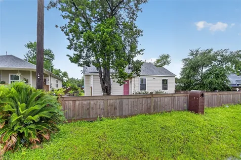428 Van Molan Street Houston TX 77022