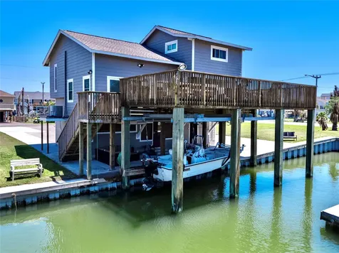 303 Tahiti Road Tiki Island TX 77554