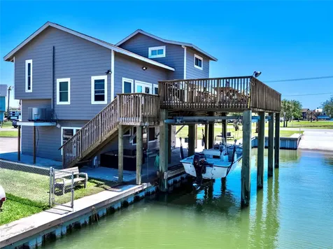 303 Tahiti Road Tiki Island TX 77554