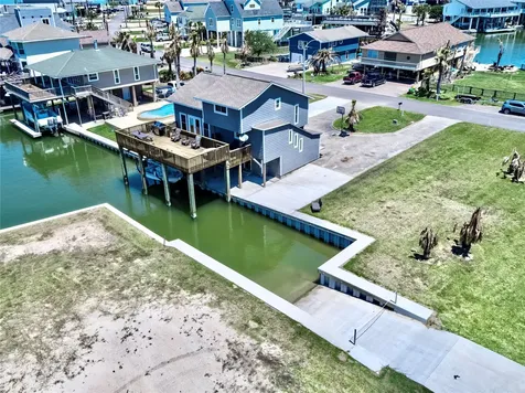 303 Tahiti Road Tiki Island TX 77554