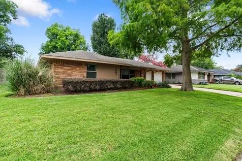 5007 Creekbend Drive Houston TX 77035