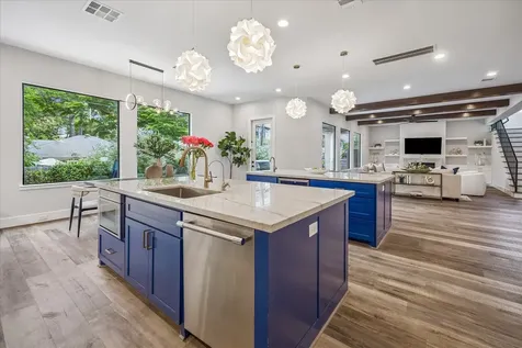 4532 Mimosa Drive Bellaire TX 77401