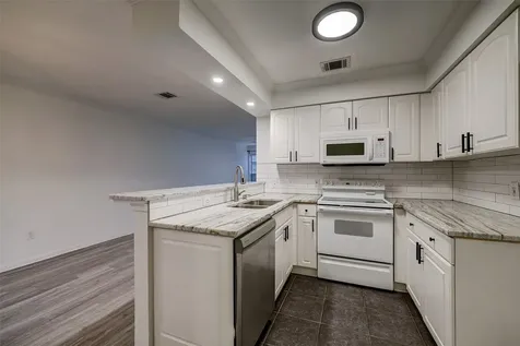 2513 Bering Drive 7 Houston TX 77057
