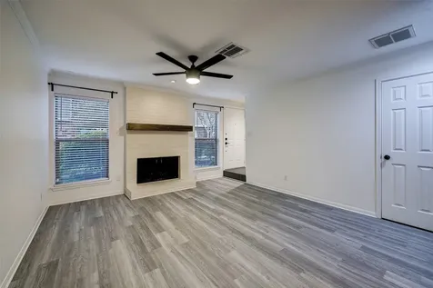 2513 Bering Drive 7 Houston TX 77057