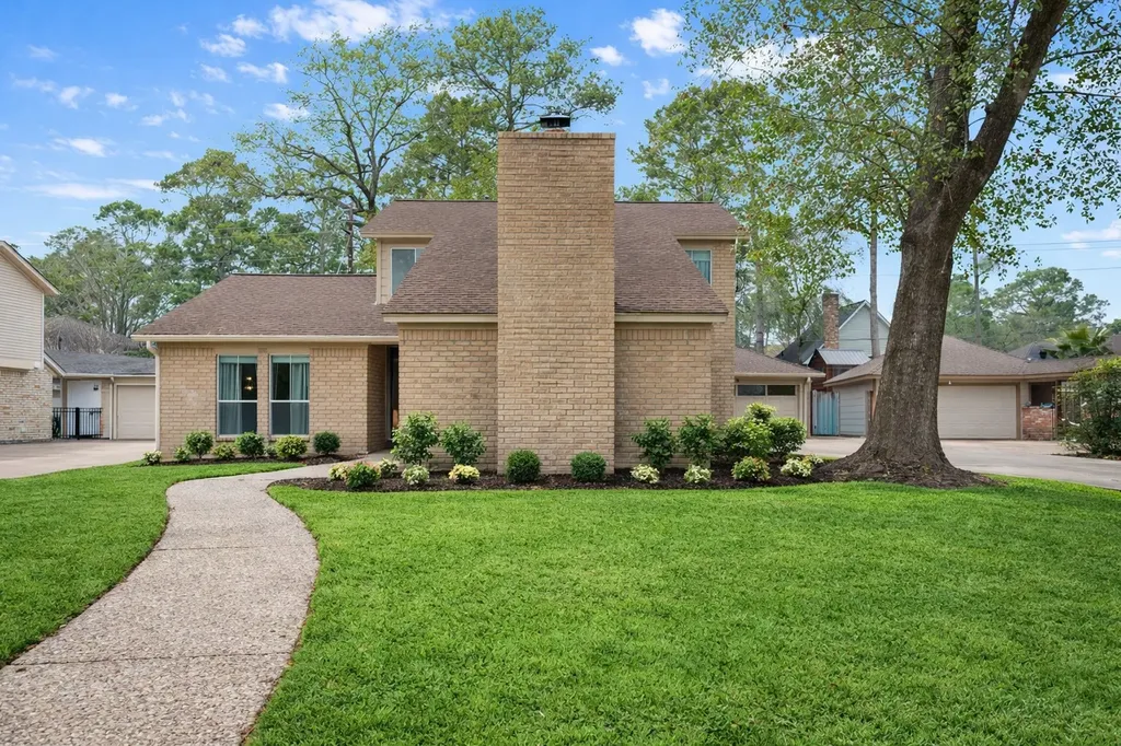 14907 Oak Bluff Court Houston TX 77070