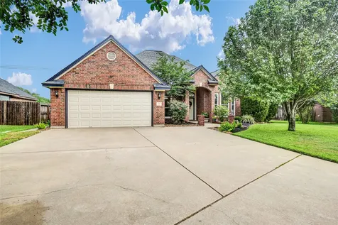 123 Jamestown Avenue Clute TX 77531