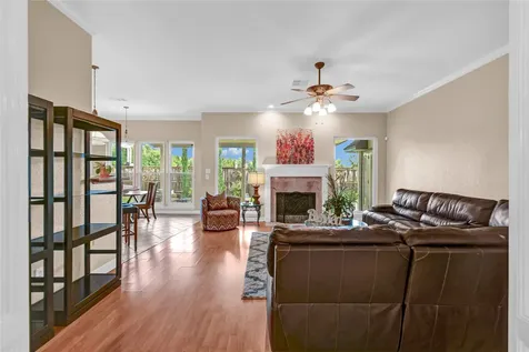 123 Jamestown Avenue Clute TX 77531