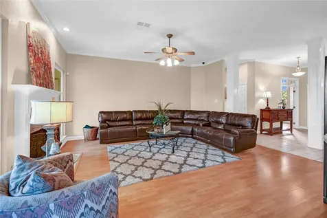 123 Jamestown Avenue Clute TX 77531