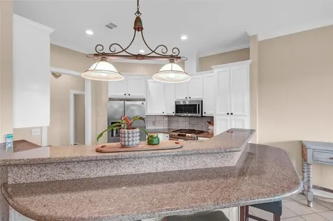123 Jamestown Avenue Clute TX 77531