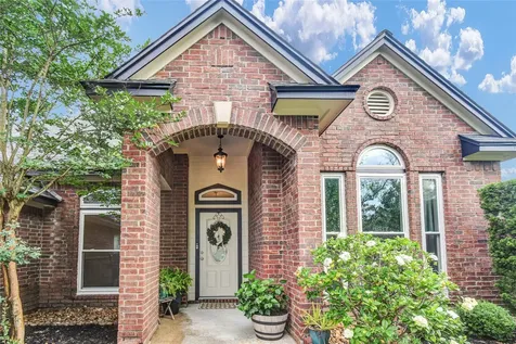 123 Jamestown Avenue Clute TX 77531