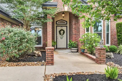 123 Jamestown Avenue Clute TX 77531