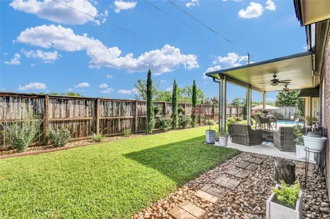 123 Jamestown Avenue Clute TX 77531