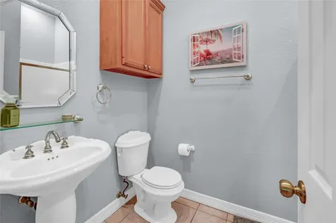 123 Jamestown Avenue Clute TX 77531