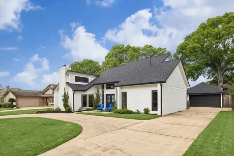823 Millpond Drive Sugar Land TX 77498