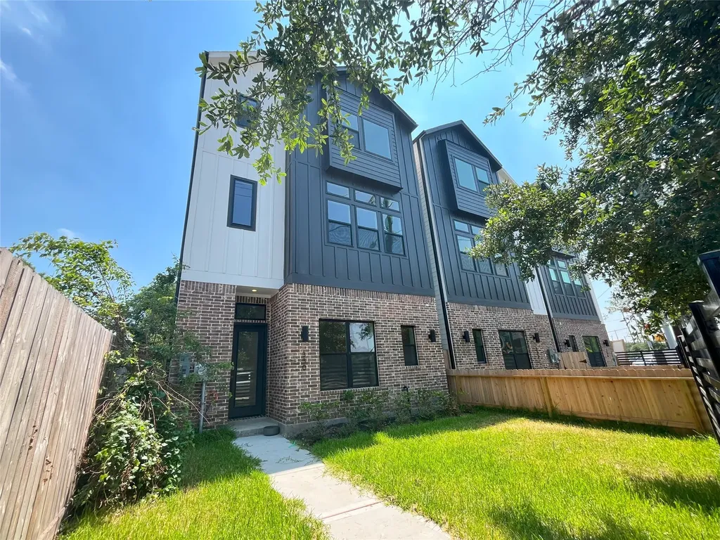 326 Eastwood Street Houston TX 77011