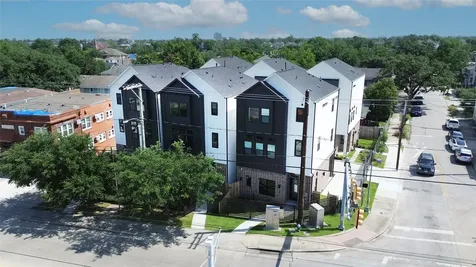 326 Eastwood Street Houston TX 77011