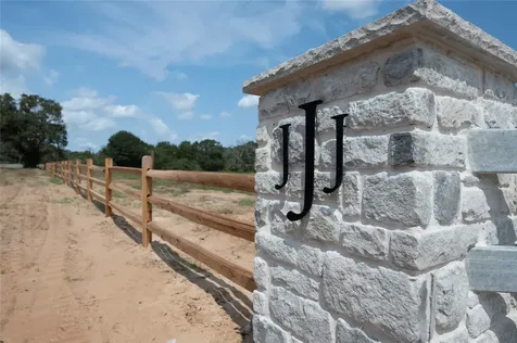 141 Oak Hill Lane Bellville TX 77418