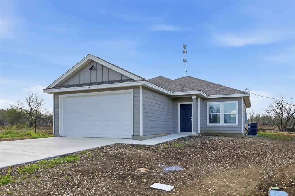 608 Mustang Circle Nixon TX 78140