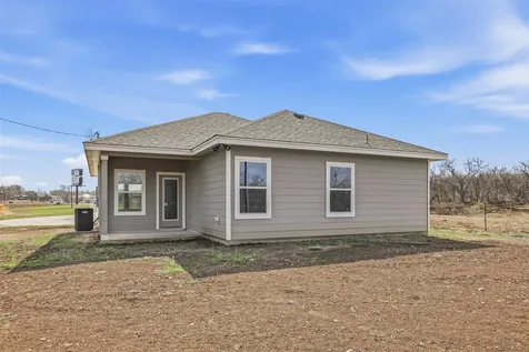 608 Mustang Circle Nixon TX 78140