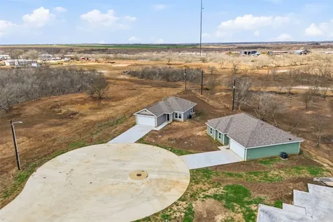 608 Mustang Circle Nixon TX 78140