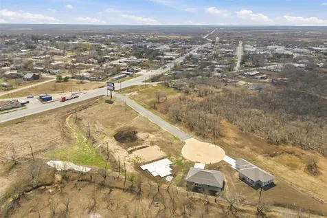 608 Mustang Circle Nixon TX 78140