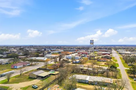 608 Mustang Circle Nixon TX 78140