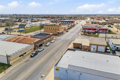 608 Mustang Circle Nixon TX 78140