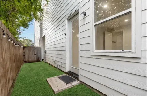 836 Fisher Street D Houston TX 77018
