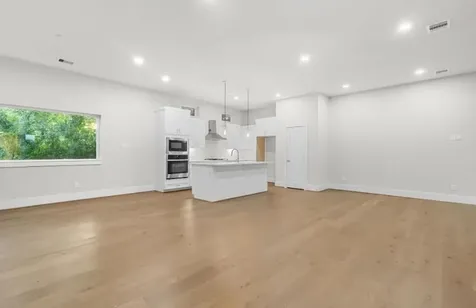 836 Fisher Street D Houston TX 77018