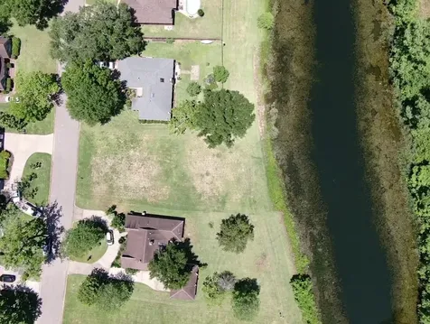 2209 Riverside Drive West Columbia TX 77486