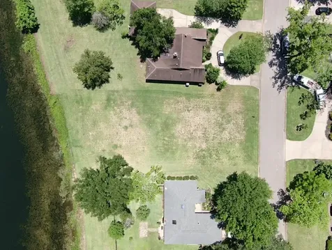 2209 Riverside Drive West Columbia TX 77486