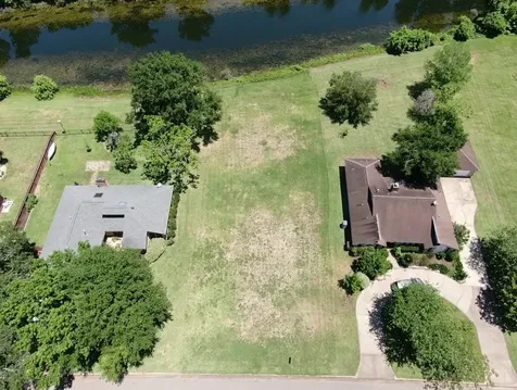 2209 Riverside Drive West Columbia TX 77486