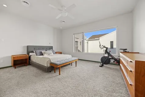 5628 Kiam Street B Houston TX 77007